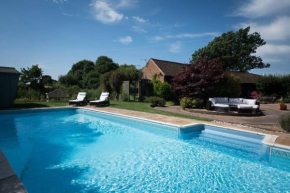 Rural cottage with swimming pool!